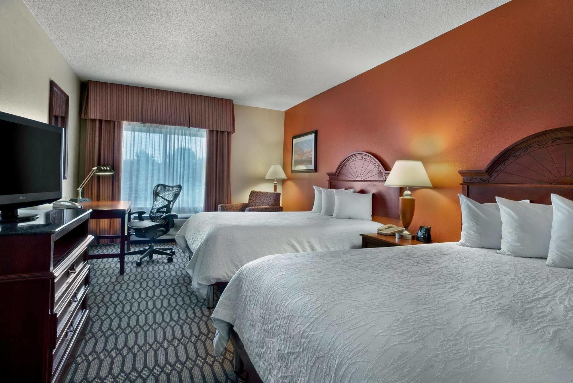 Hilton Garden Inn Birmingham/Lakeshore Drive Exterior photo